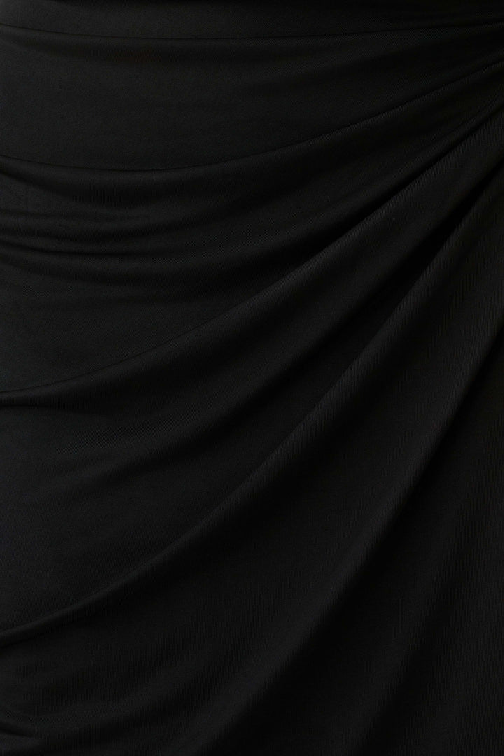 Alyn Off Shoulder Draped Mini Suknelė - Juoda