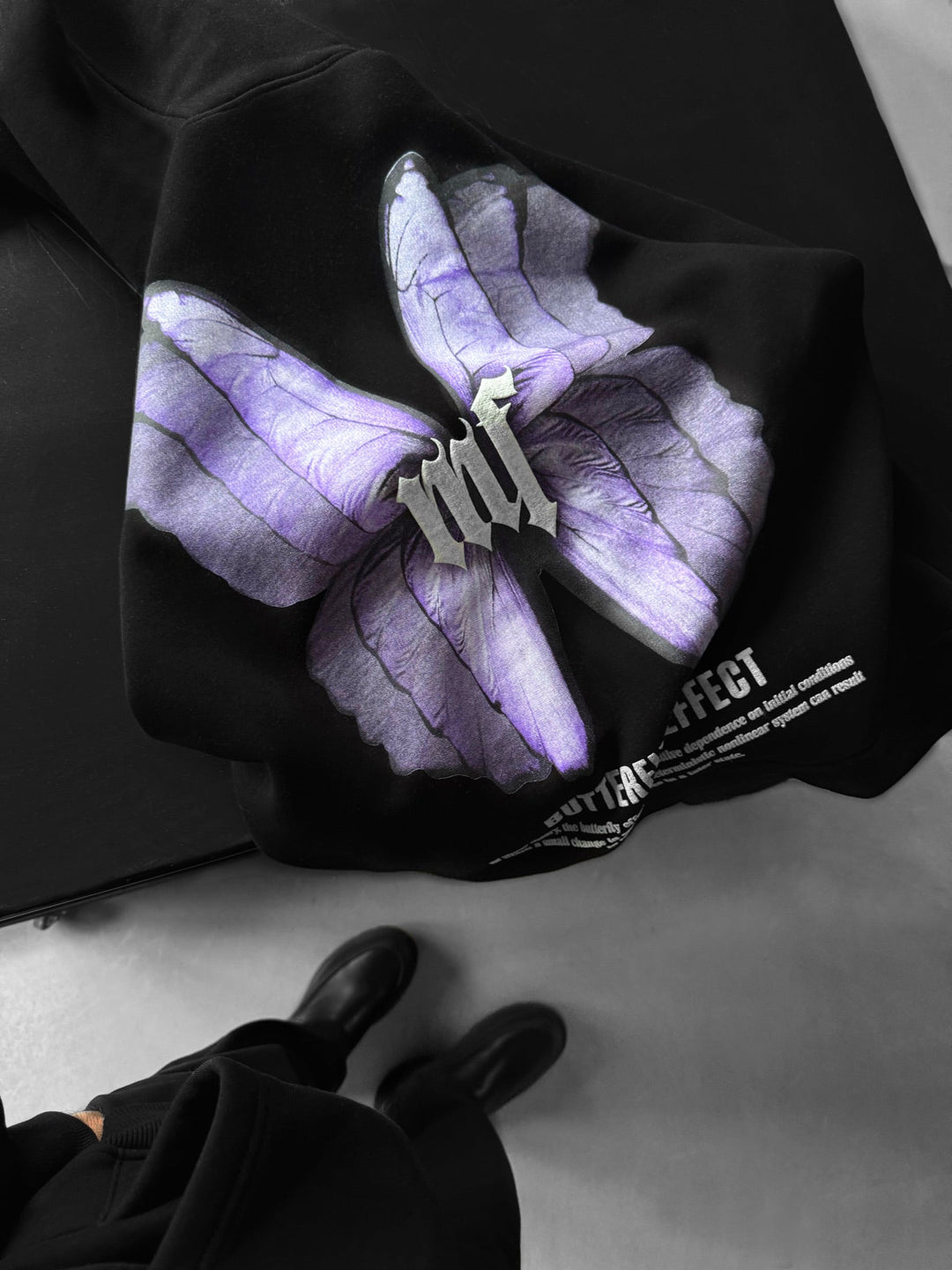Didelis Drugelio Efekto Hoodie - Juodas