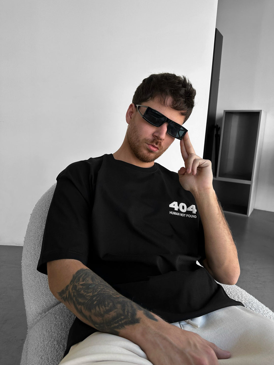 Didelis 404 T-shirt - Juoda ir Balta