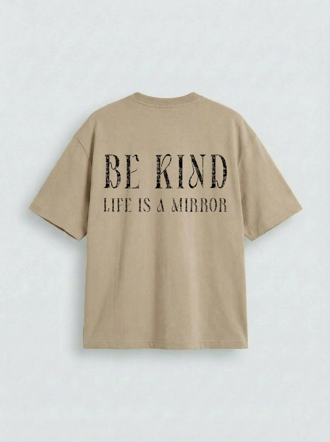 Per didelis Be Kind marškinėliai - Akmens