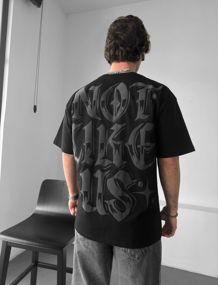 Oversize T-shirt "Ne kaip mes" - Juoda